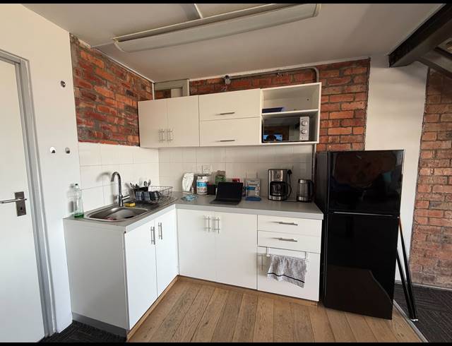 92M² BUILDING TO LET IN GREEN POINT